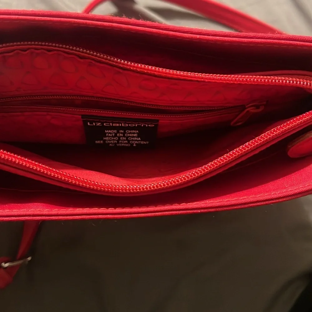 Red Liz Claiborne purse - Picture 4 of 10